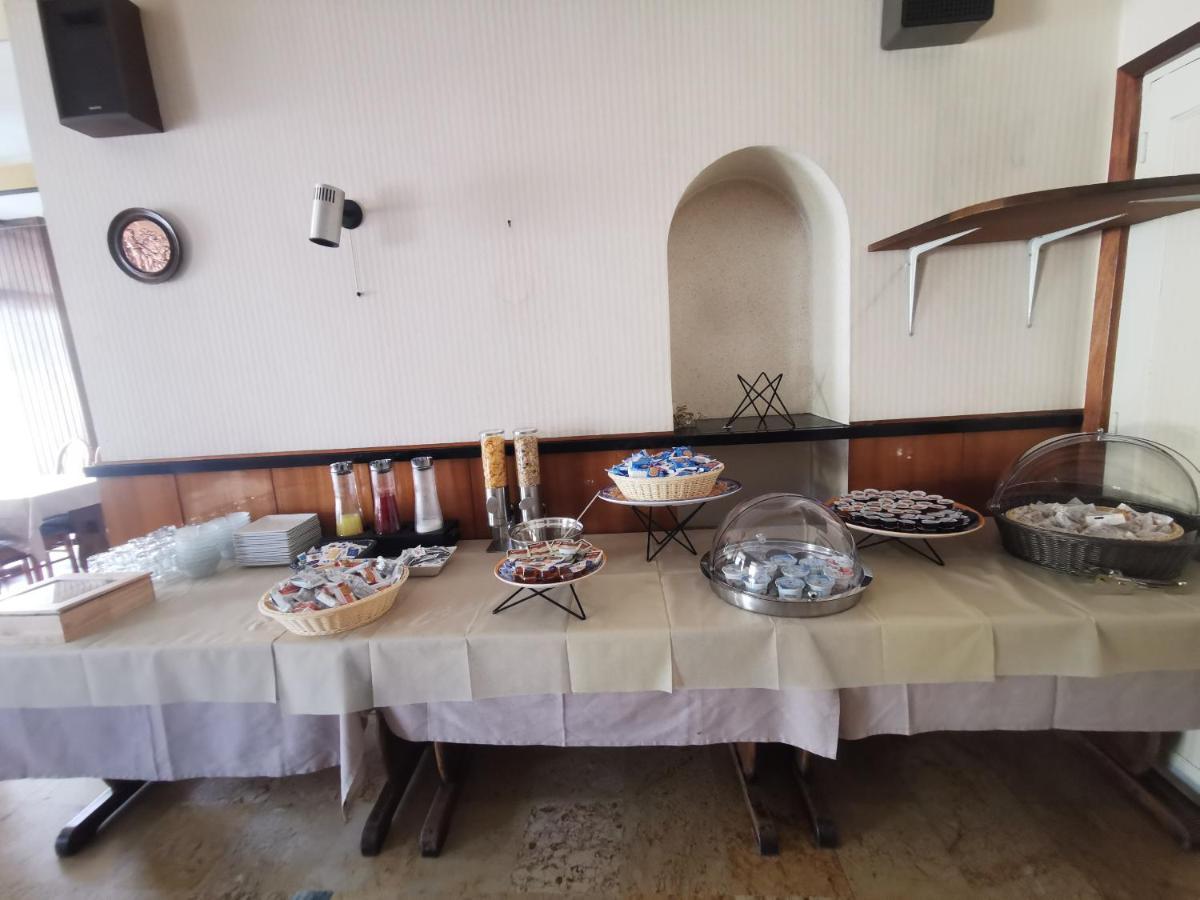Hotel Le Tourisme Embrun Ngoại thất bức ảnh