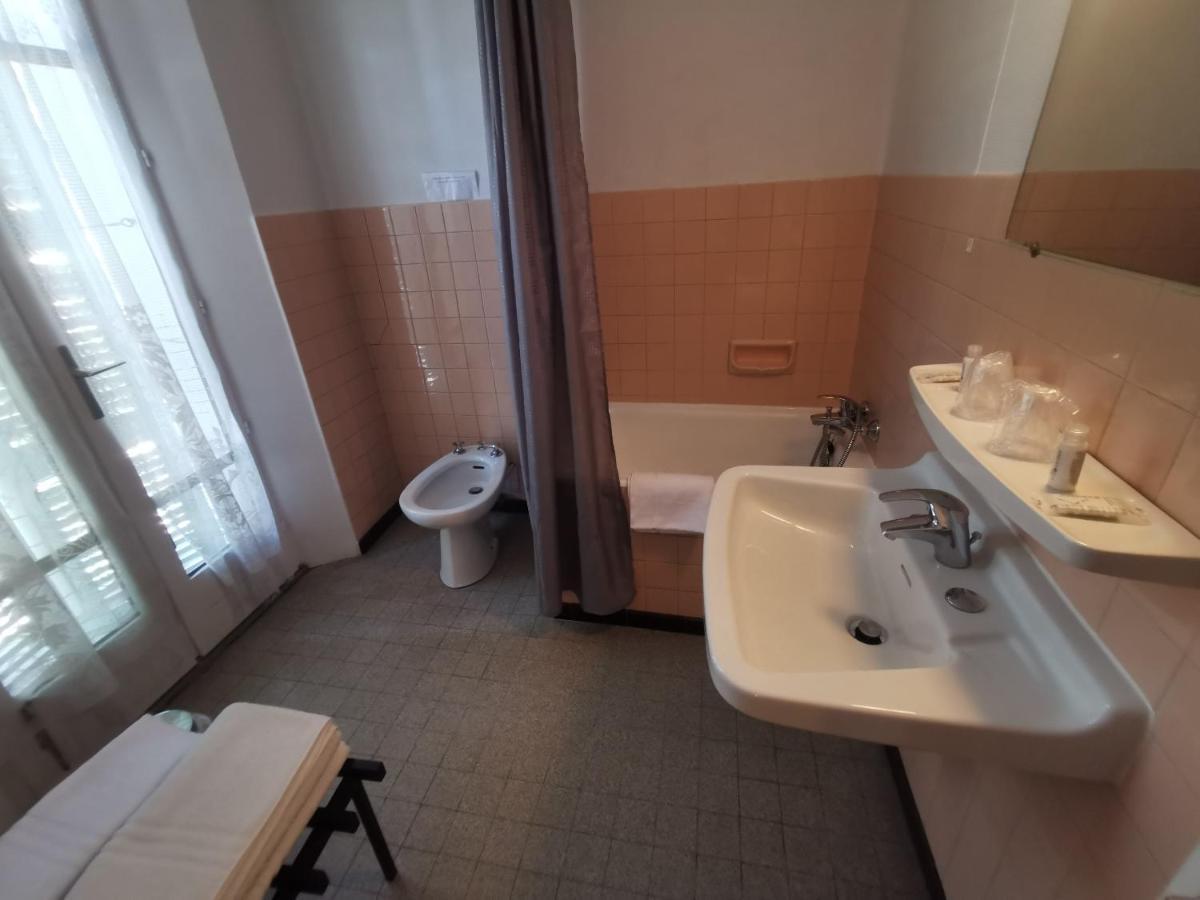 Hotel Le Tourisme Embrun Ngoại thất bức ảnh