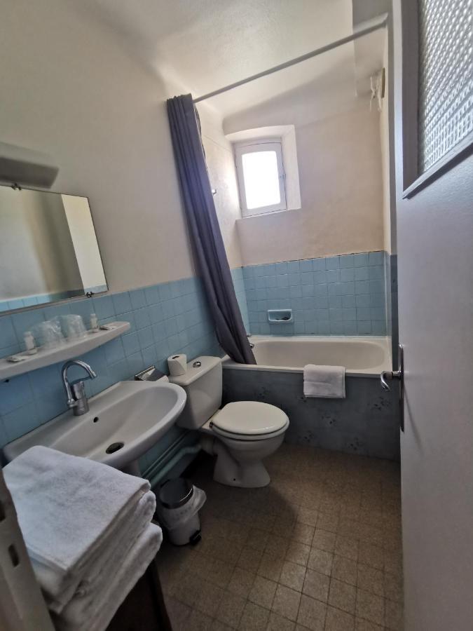 Hotel Le Tourisme Embrun Ngoại thất bức ảnh